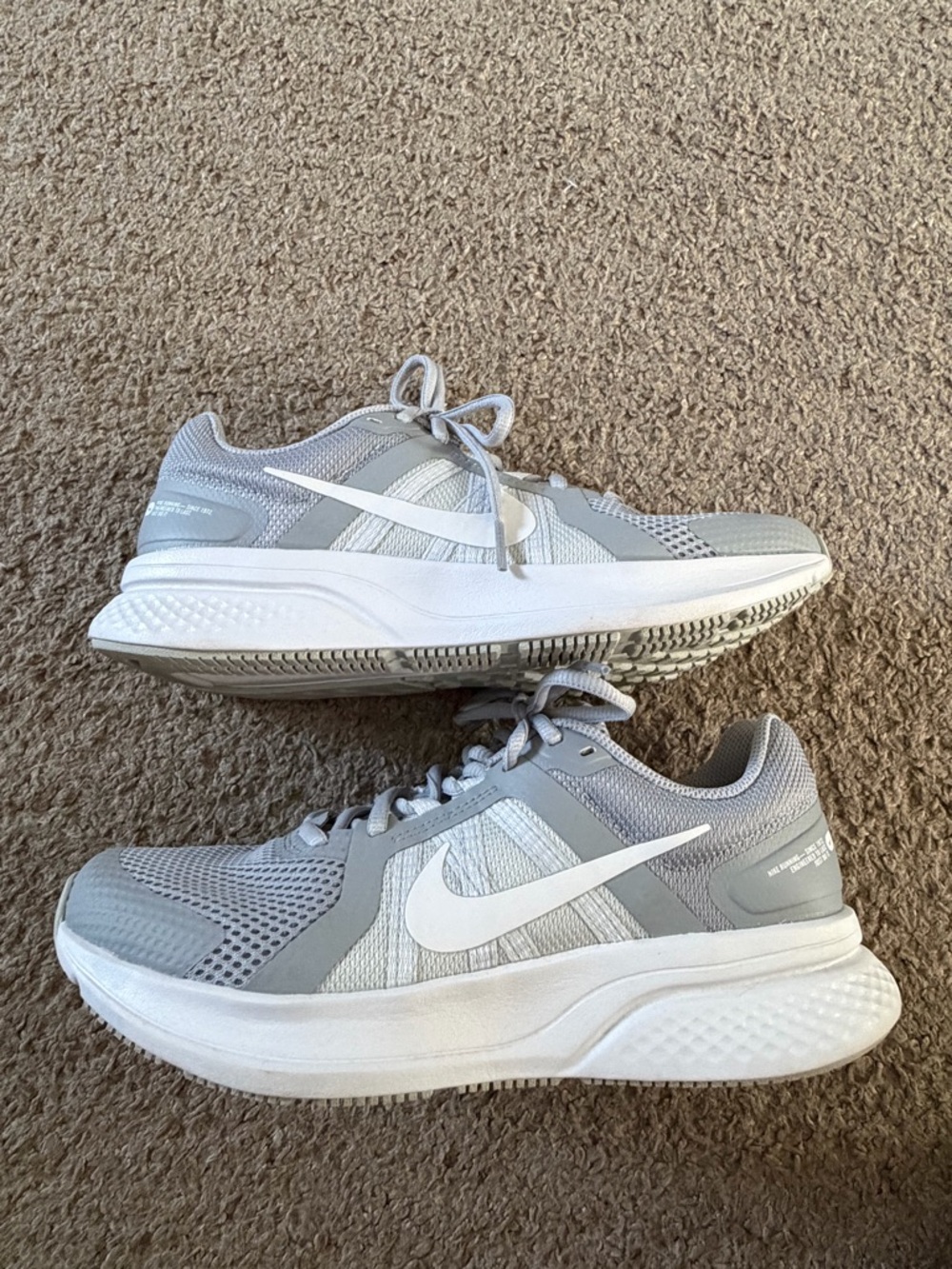 Nike Women's Light Gray and White Running Shoes